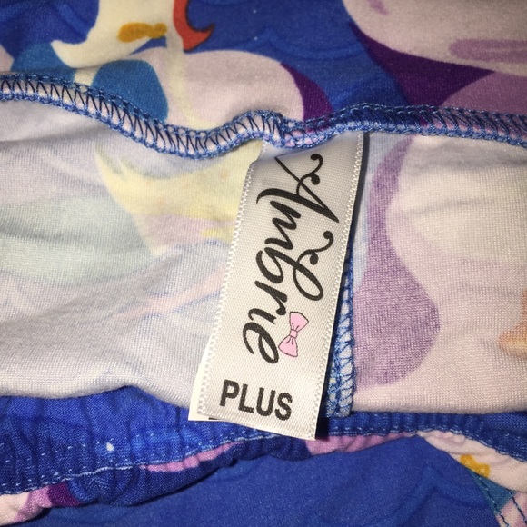 Ambrie Plus Size - Picture 5 of 5